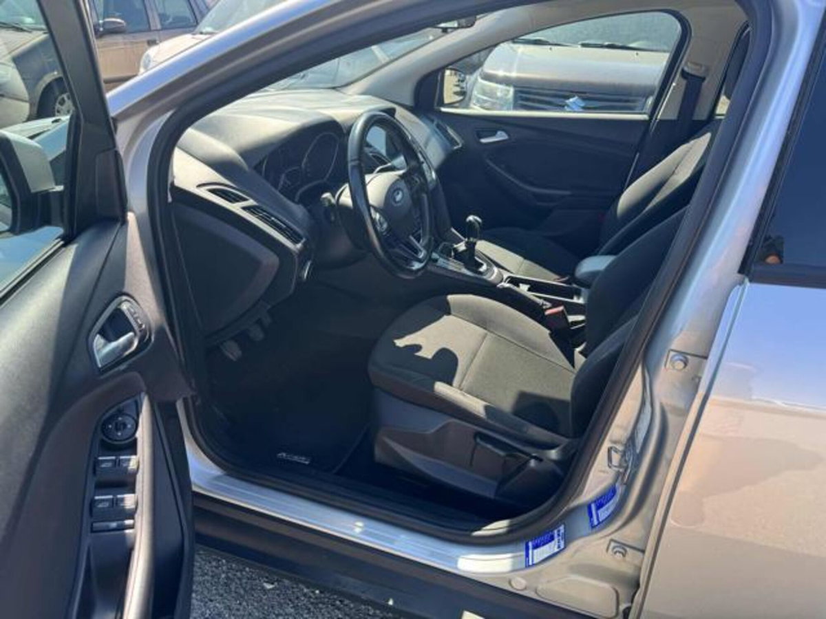 Ford Focus 1.6 120 CV GPL Titanium (11)