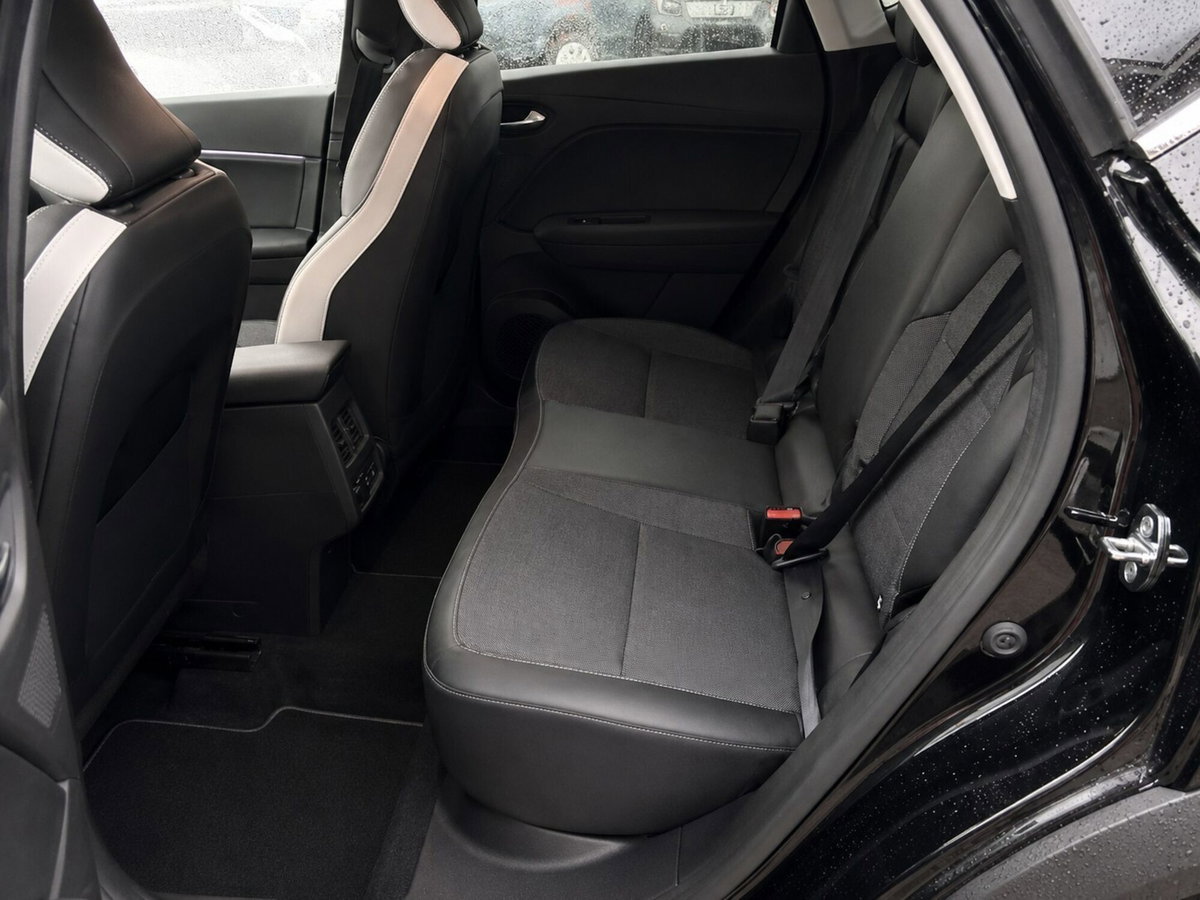 Renault Captur Mild Hybrid 140 CV Intens (6)