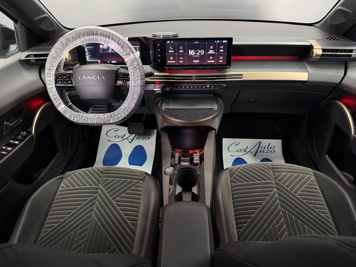Lancia Ypsilon 1.2 mhev Edizione Limitata Cassina e-dct (10)