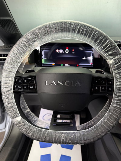 Lancia Ypsilon 1.2 mhev Edizione Limitata Cassina e-dct (12)