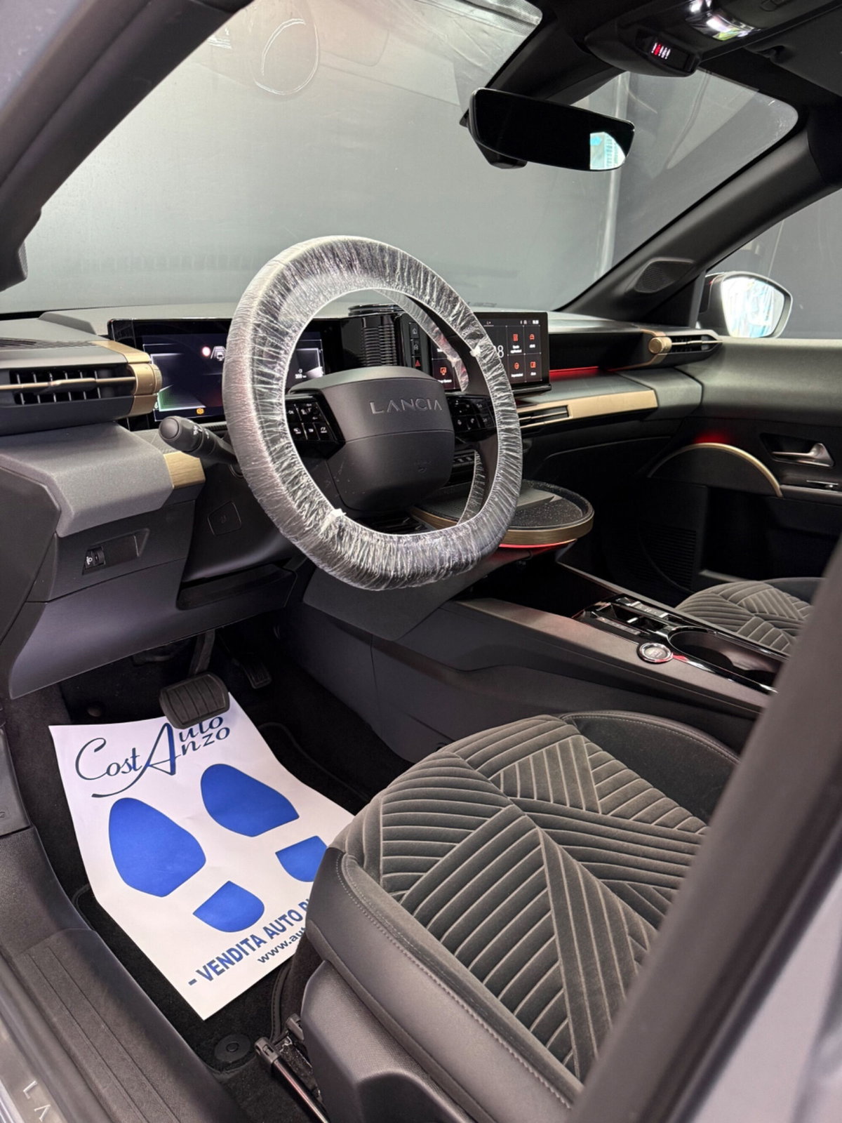 Lancia Ypsilon 1.2 mhev Edizione Limitata Cassina e-dct (9)