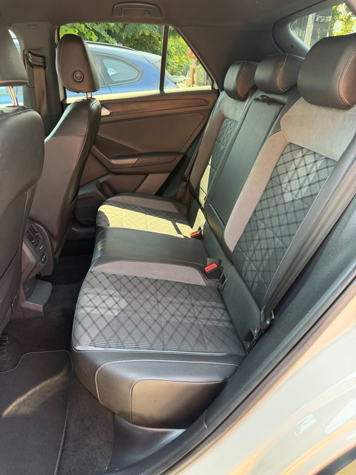 Volkswagen T-Roc 1.5 tsi R-Line dsg (11)
