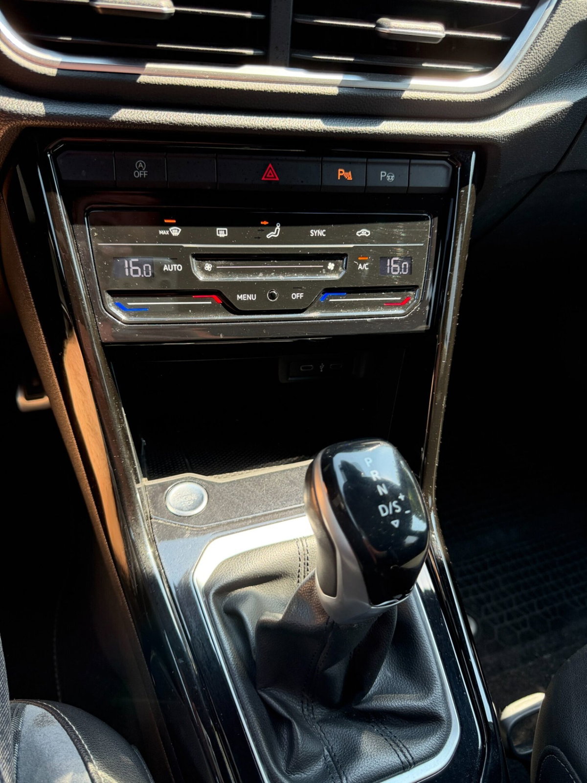 Volkswagen T-Roc 1.5 tsi R-Line dsg (17)