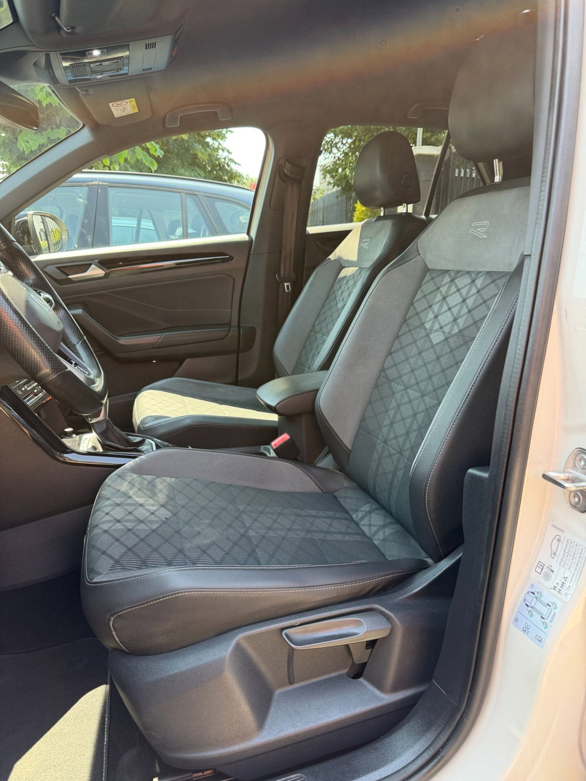 Volkswagen T-Roc 1.5 tsi R-Line dsg (8)