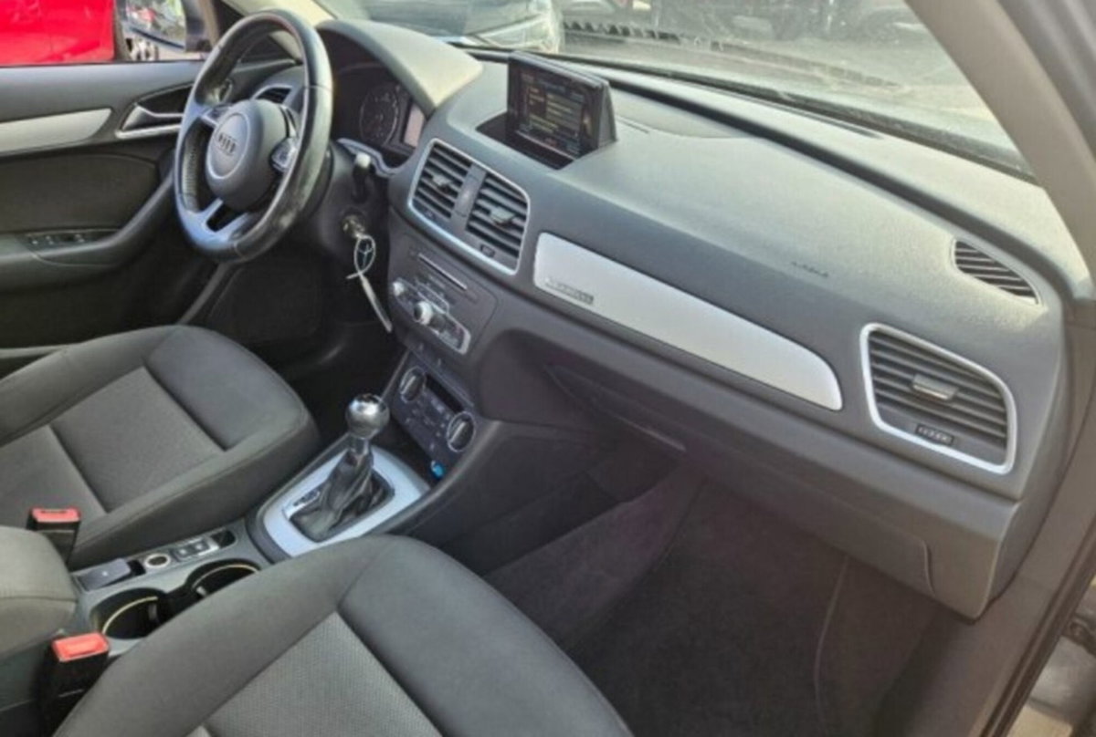 Audi Q3 2.0 TDI 150 CV quattro Business (6)
