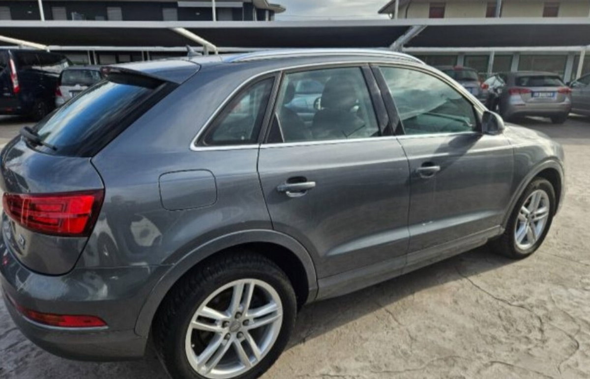 Audi Q3 2.0 TDI 150 CV quattro Business (7)