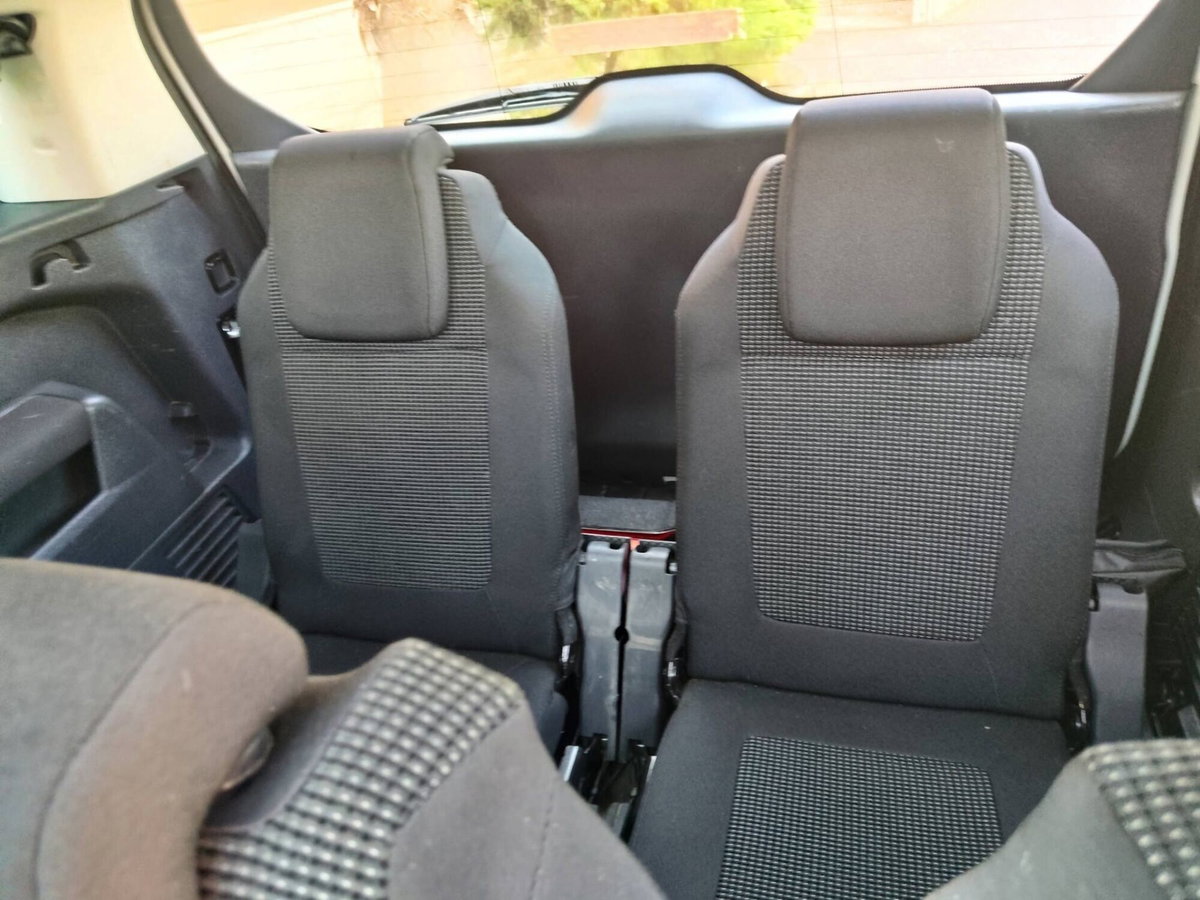 Peugeot 5008 2.0 HDi 163CV aut. Family (13)