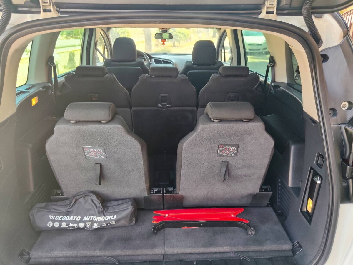Peugeot 5008 2.0 HDi 163CV aut. Family (14)