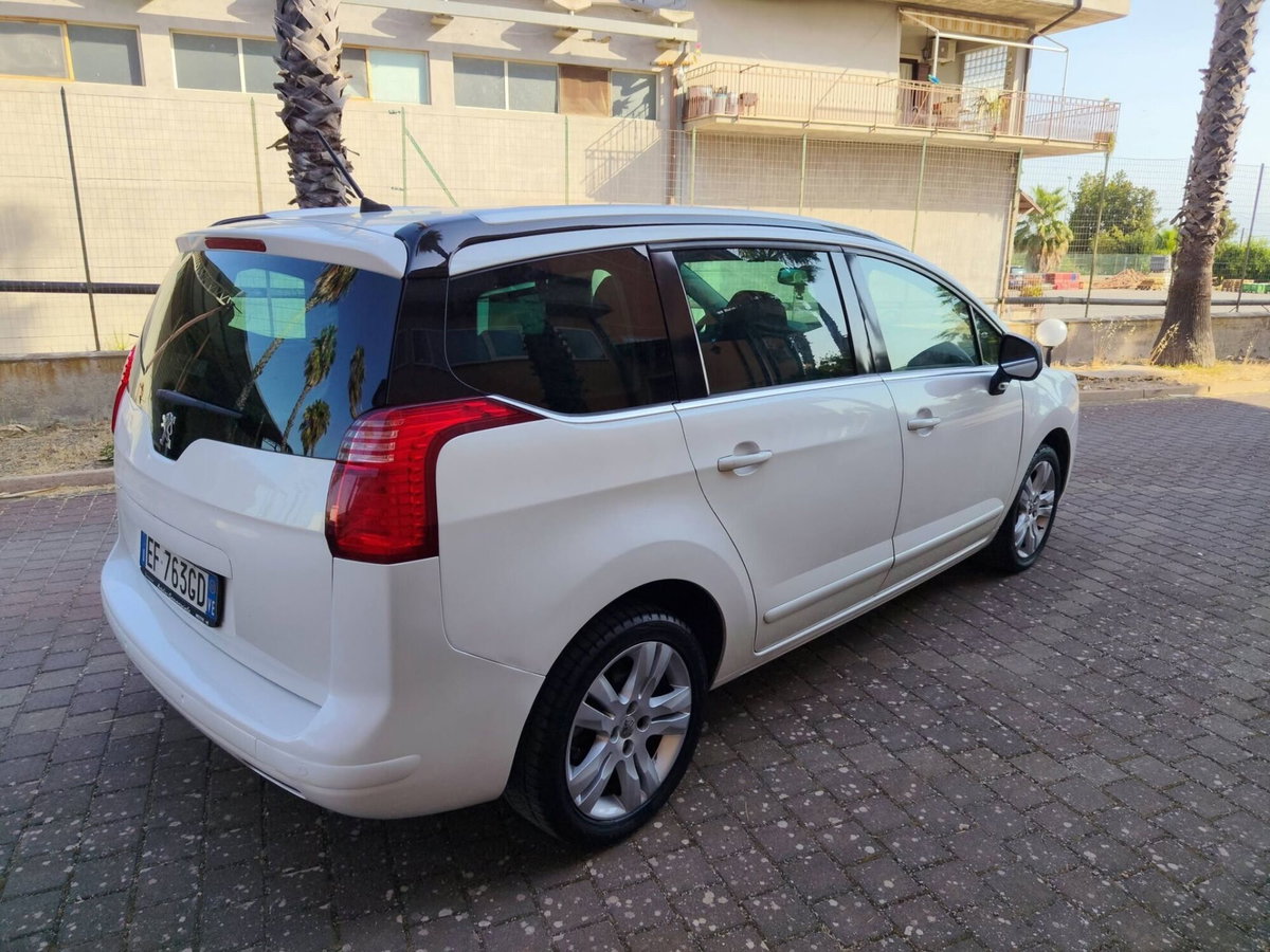 Peugeot 5008 2.0 HDi 163CV aut. Family (4)