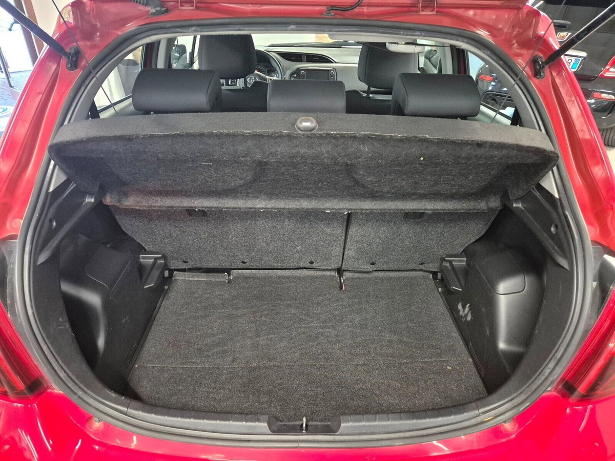 Toyota Yaris 1.0 5 porte Active (10)