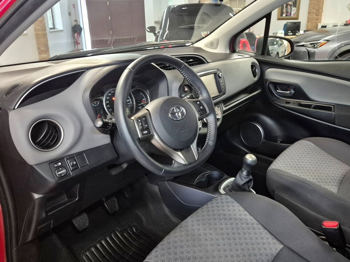 Toyota Yaris 1.0 5 porte Active (5)