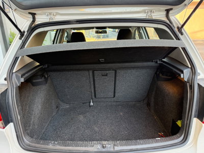 Volkswagen Golf 1.6 TDI DPF 5p. Comfortline (16)