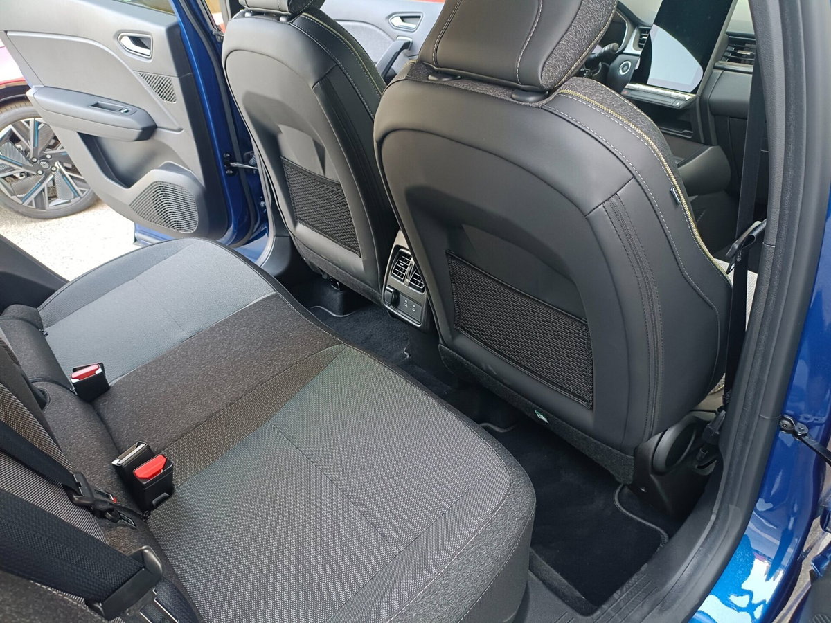Renault Captur 1.0 eco-g Techno 100cv (12)