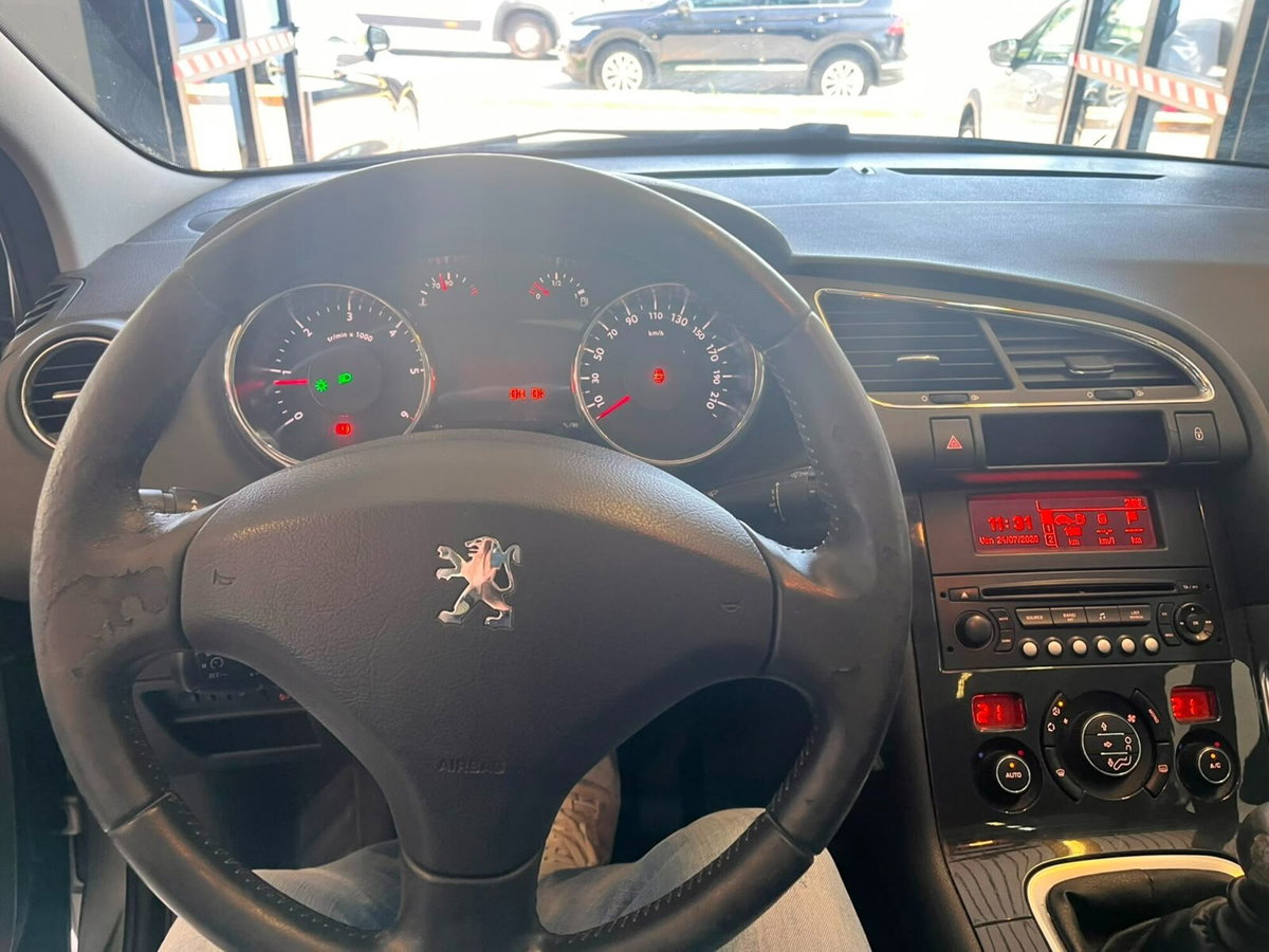 Peugeot 3008 1.6 HDi 110CV Business (7)