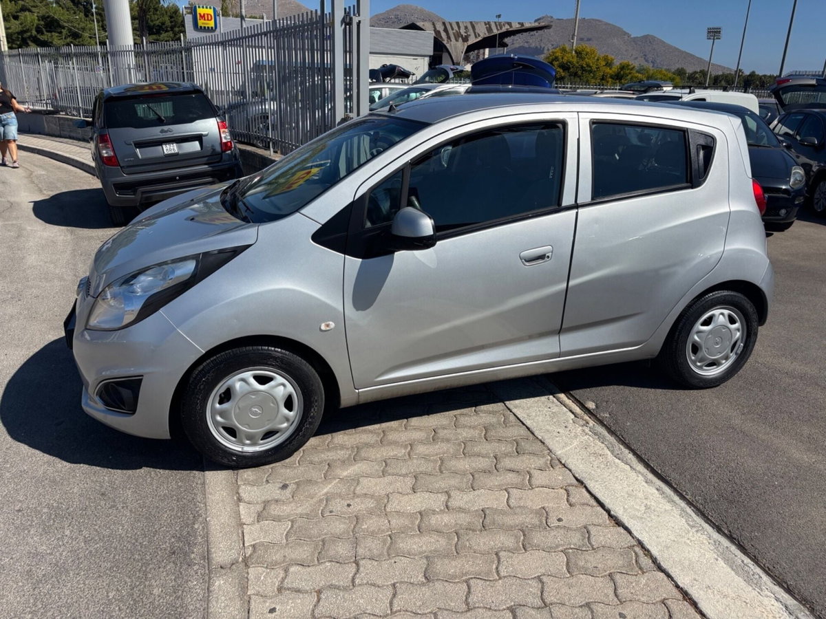 Chevrolet Spark 1.0 LS (2)