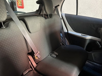 Toyota Yaris 1.3 5 porte M-MT Sol (10)