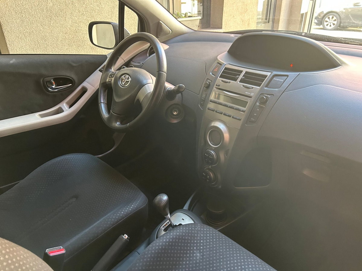 Toyota Yaris 1.3 5 porte M-MT Sol (8)