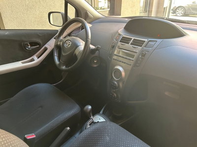 Toyota Yaris 1.3 5 porte M-MT Sol (8)