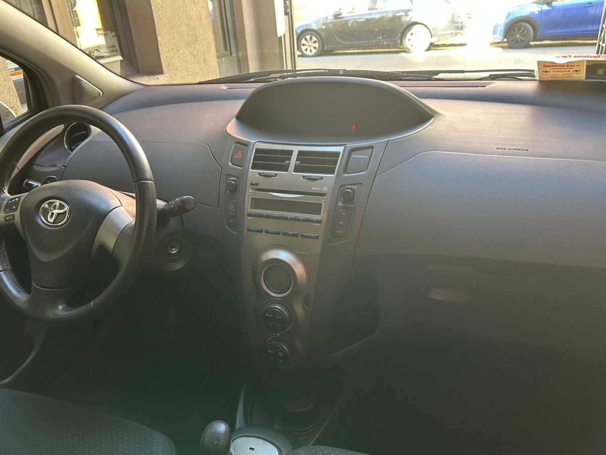Toyota Yaris 1.3 5 porte M-MT Sol (9)