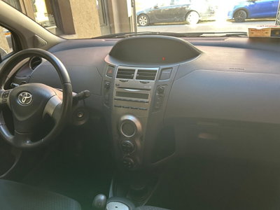 Toyota Yaris 1.3 5 porte M-MT Sol (9)