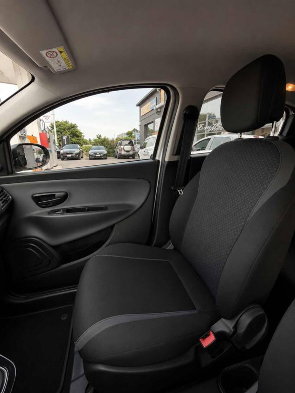 Lancia Ypsilon 1.2 69 CV 5 porte GPL Ecochic Silver (11)