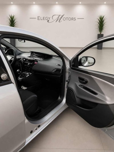 Lancia Ypsilon 1.2 69 CV 5 porte GPL Ecochic Silver (15)