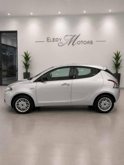 Lancia Ypsilon 1.2 69 CV 5 porte GPL Ecochic Silver (4)