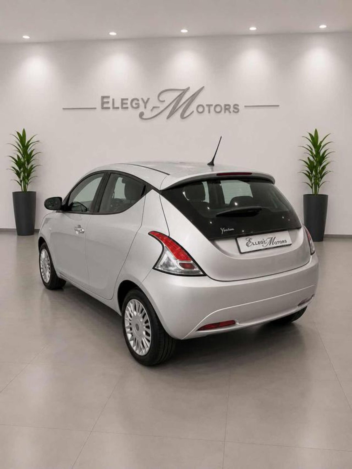 Lancia Ypsilon 1.2 69 CV 5 porte GPL Ecochic Silver (6)