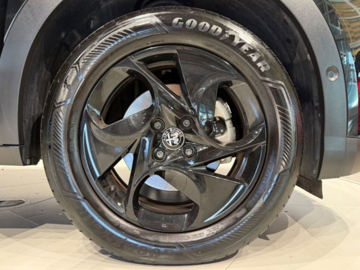 Alfa Romeo Junior 1.2 ibrida 145cv edct6 (9)
