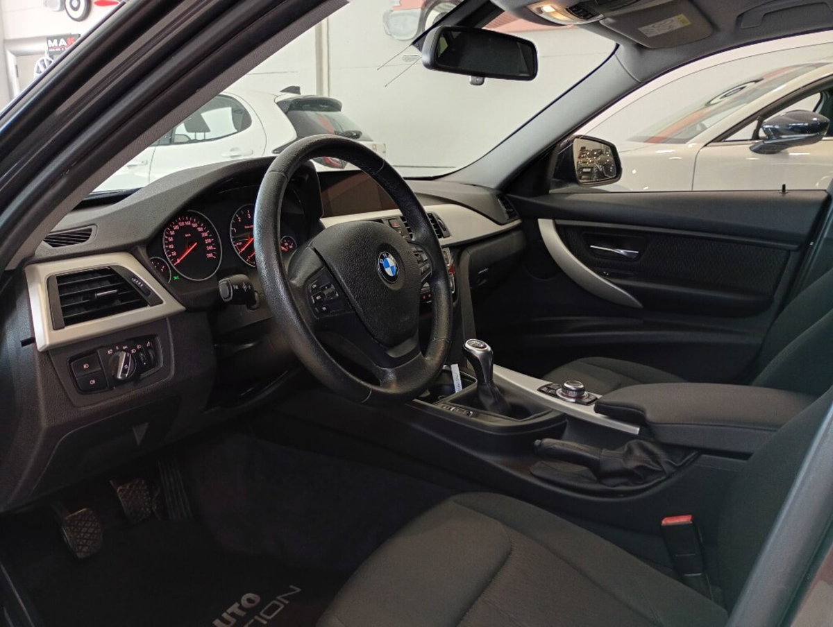 BMW Serie 3 Touring 316d  Sport (12)