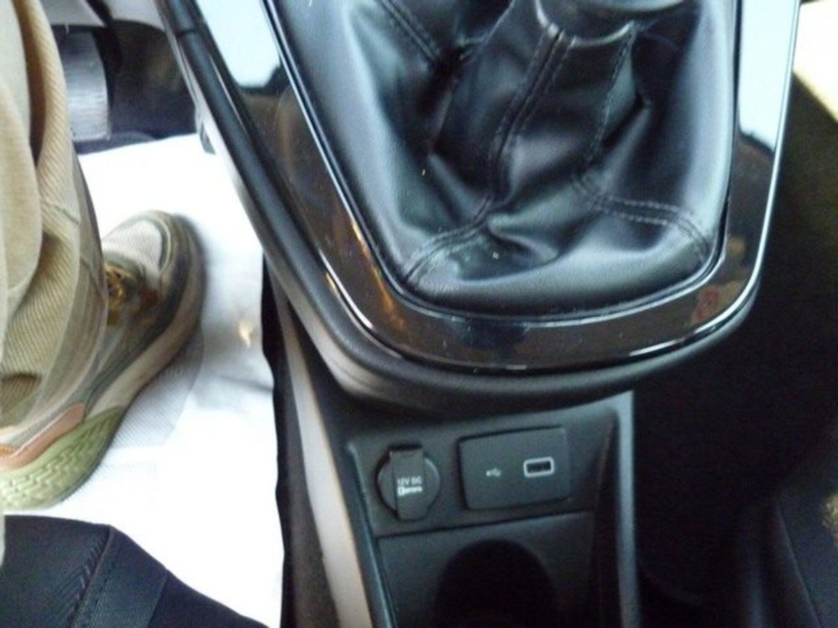 Lancia Ypsilon 1.2 69 CV 5 porte Gold (16)