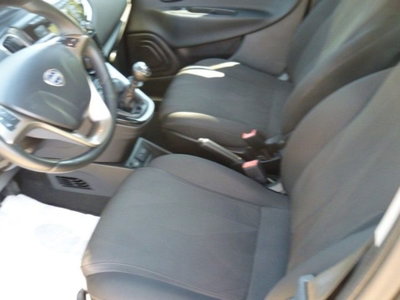 Lancia Ypsilon 1.2 69 CV 5 porte Gold (9)