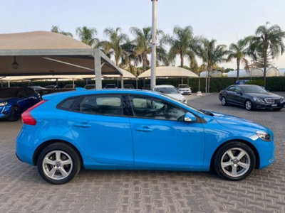 Volvo V40 D2 Geartronic Momentum (19)