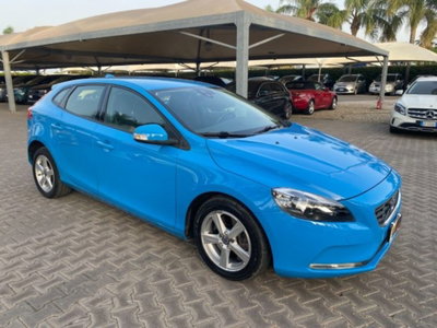 Volvo V40 D2 Geartronic Momentum (2)