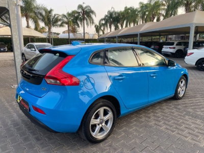 Volvo V40 D2 Geartronic Momentum (3)