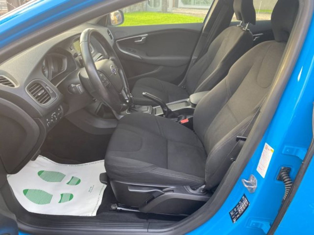 Volvo V40 D2 Geartronic Momentum (6)