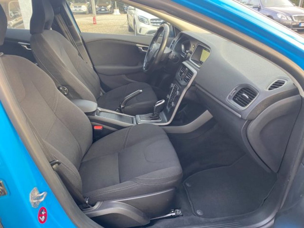 Volvo V40 D2 Geartronic Momentum (8)