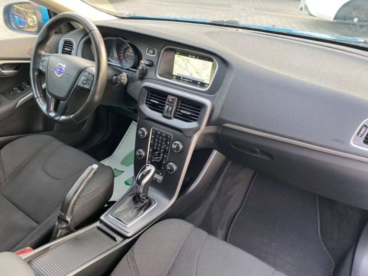 Volvo V40 D2 Geartronic Momentum (9)