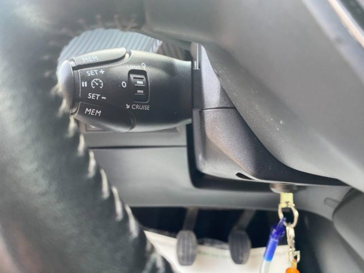 Peugeot 208 1.2 puretech Active s&s 100cv (12)