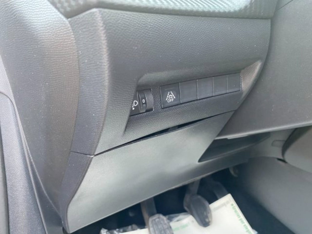 Peugeot 208 1.2 puretech Active s&s 100cv (14)