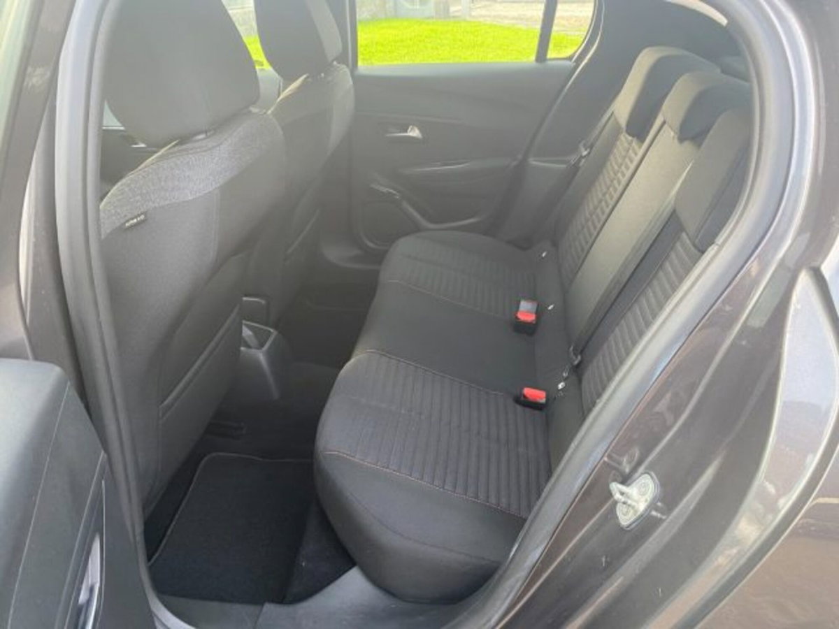 Peugeot 208 1.2 puretech Active s&s 100cv (9)