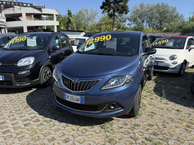Lancia Ypsilon 1.0 FireFly 5 porte S&S Hybrid Ecochic Silver usata