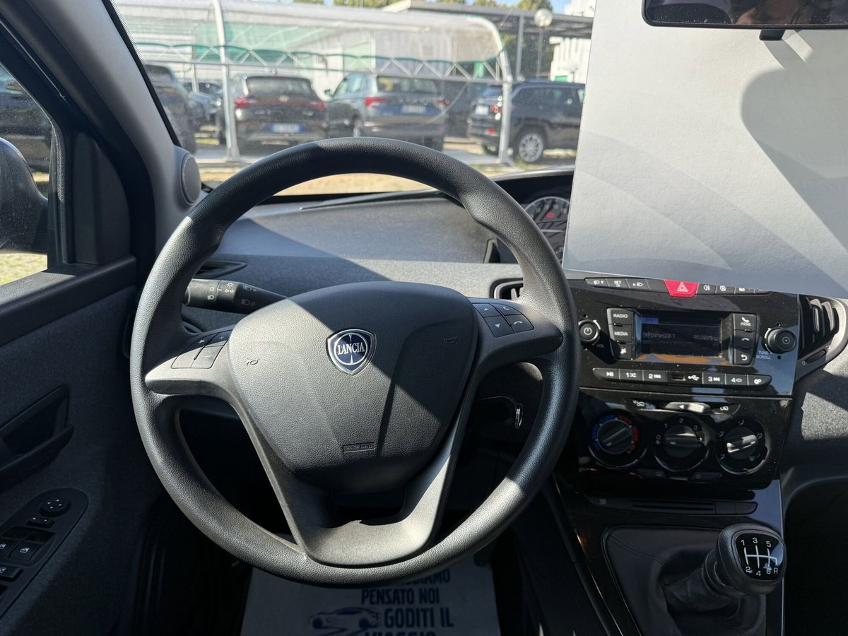 Lancia Ypsilon 1.0 FireFly 5 porte S&S Hybrid Ecochic Silver (11)