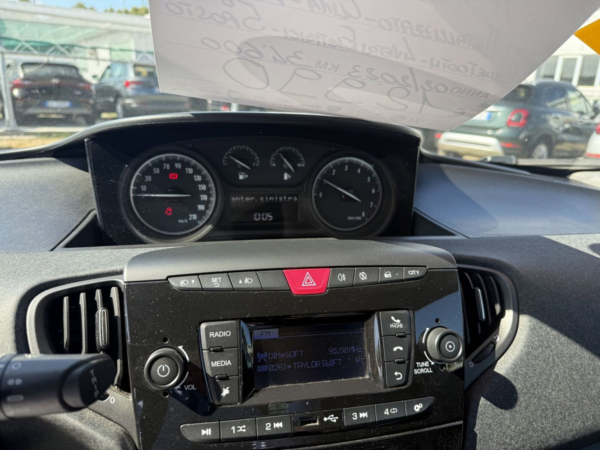Lancia Ypsilon 1.0 FireFly 5 porte S&S Hybrid Ecochic Silver (12)
