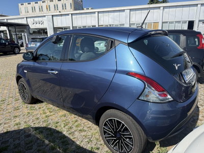 Lancia Ypsilon 1.0 FireFly 5 porte S&S Hybrid Ecochic Silver (6)
