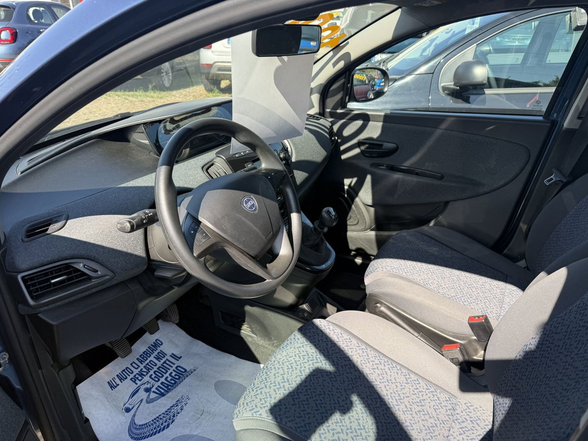 Lancia Ypsilon 1.0 FireFly 5 porte S&S Hybrid Ecochic Silver (8)