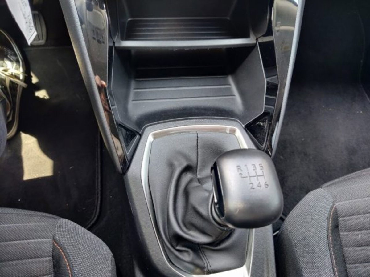 Peugeot 2008 PureTech 100 S&S Active Pack (12)