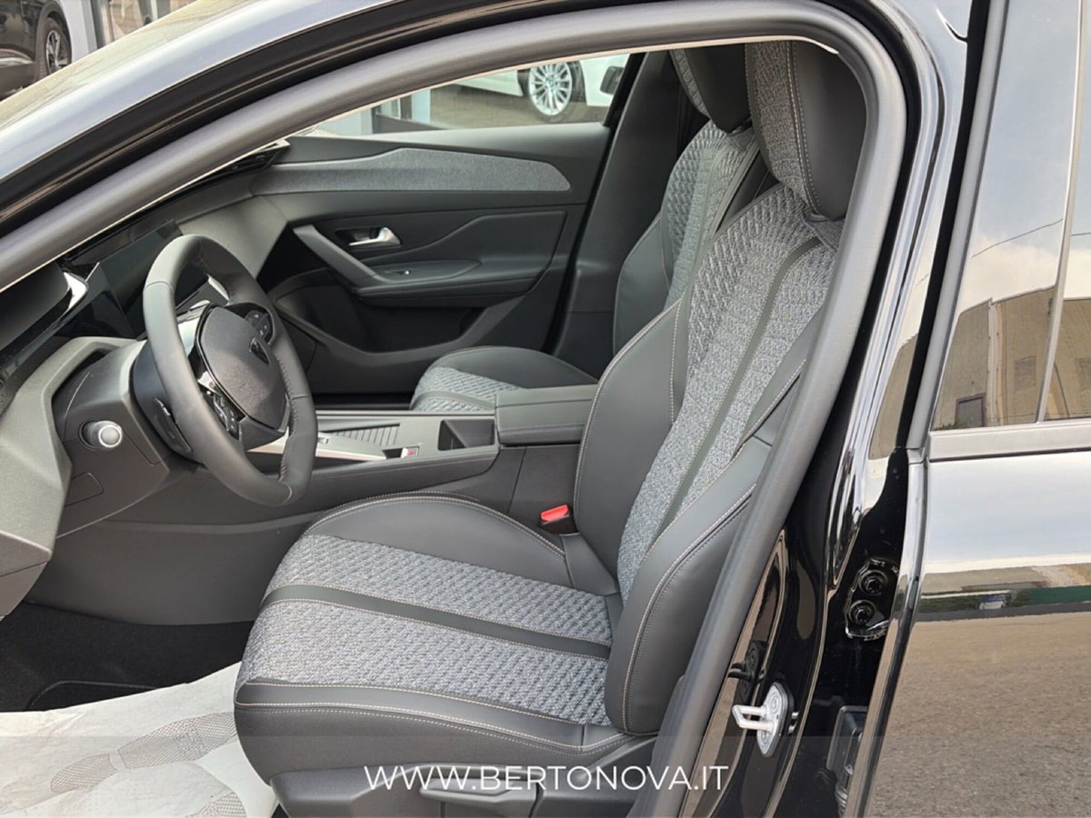 Peugeot 308 BlueHDi 130 S&S EAT8 Allure Pack (10)