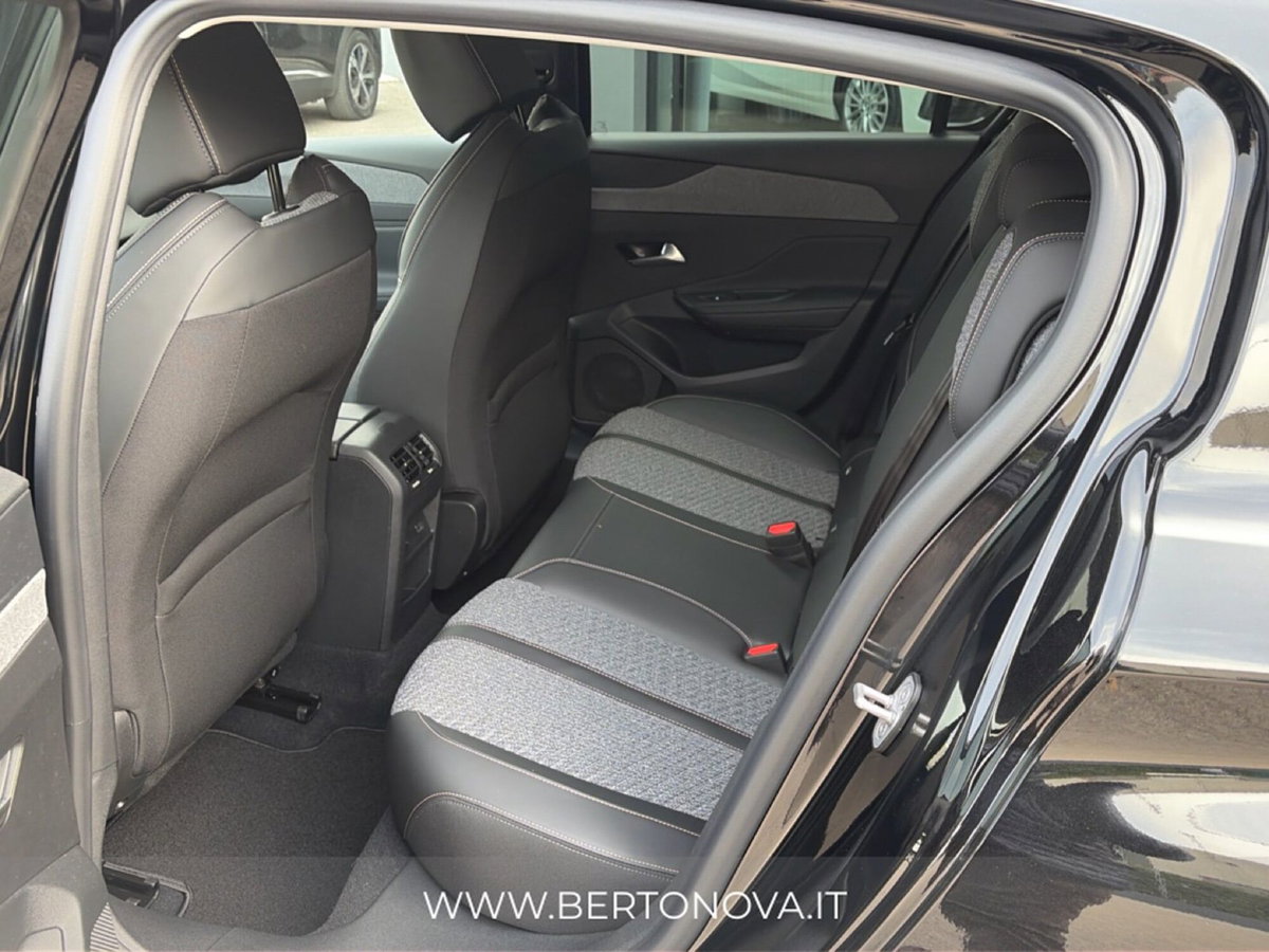 Peugeot 308 BlueHDi 130 S&S EAT8 Allure Pack (9)