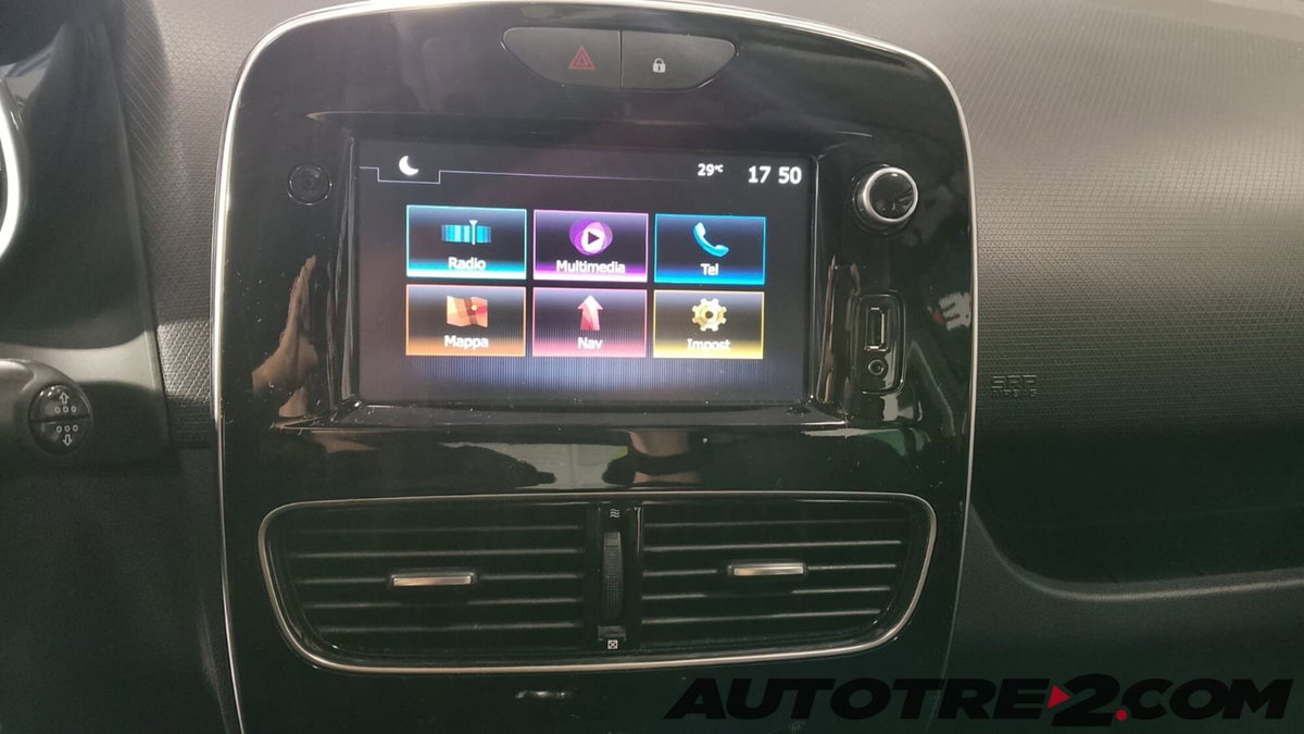 Renault Clio TCe 12V 90 CV GPL 5 porte Moschino Zen (13)